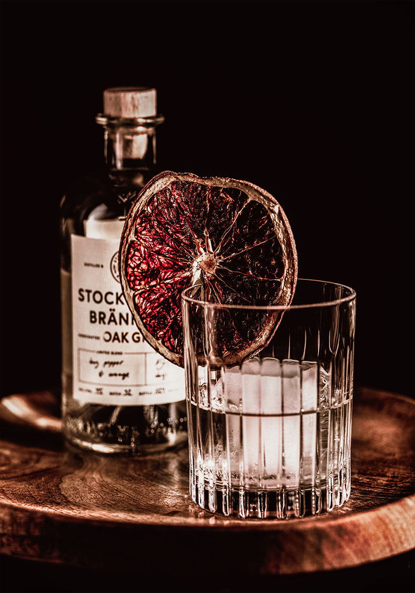 De nippende gin-poster