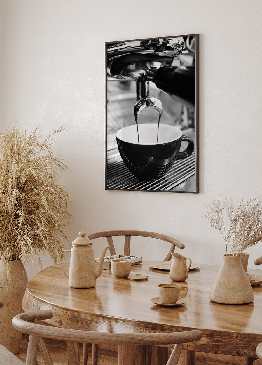Pouring Espresso Coffee Into a Cup B&W Plakat - Posterbox.dk