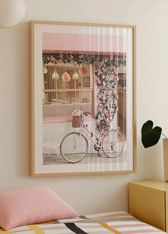 Een roze fiets in bloei-poster
