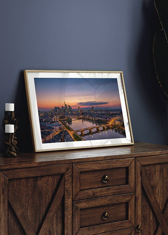 De Horizon van Frankfurt bij zonsondergang