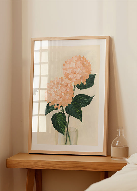 Koraal hortensia's in een vaas
