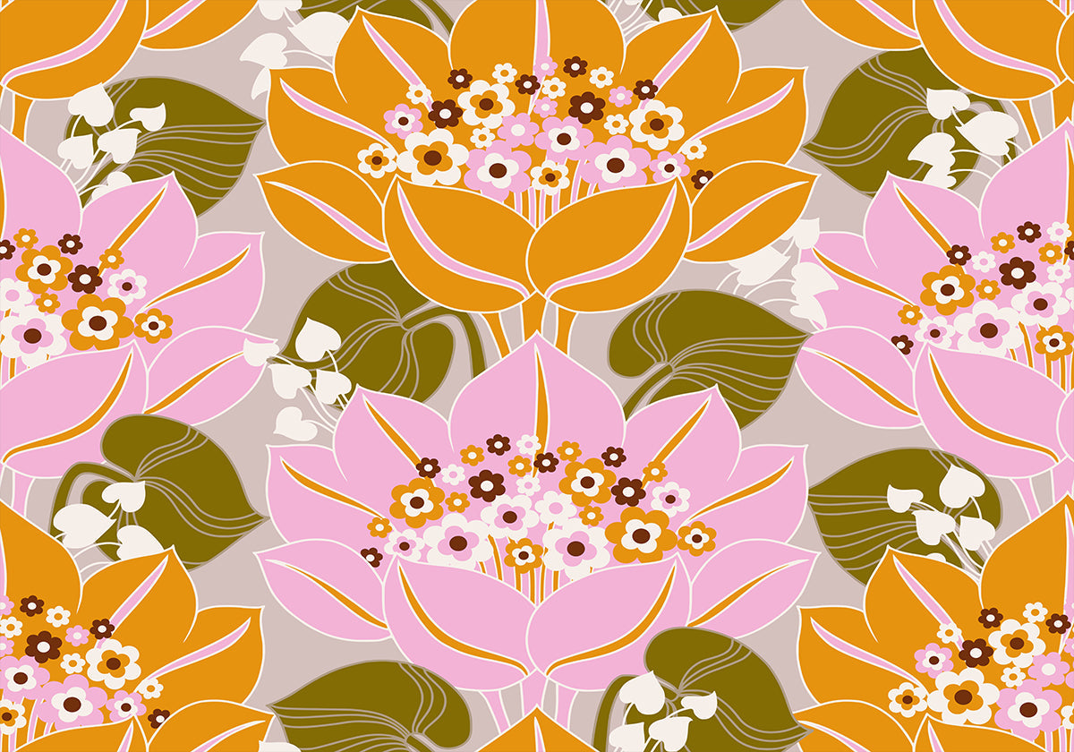Roze en oranje bloemen met groene bladeren