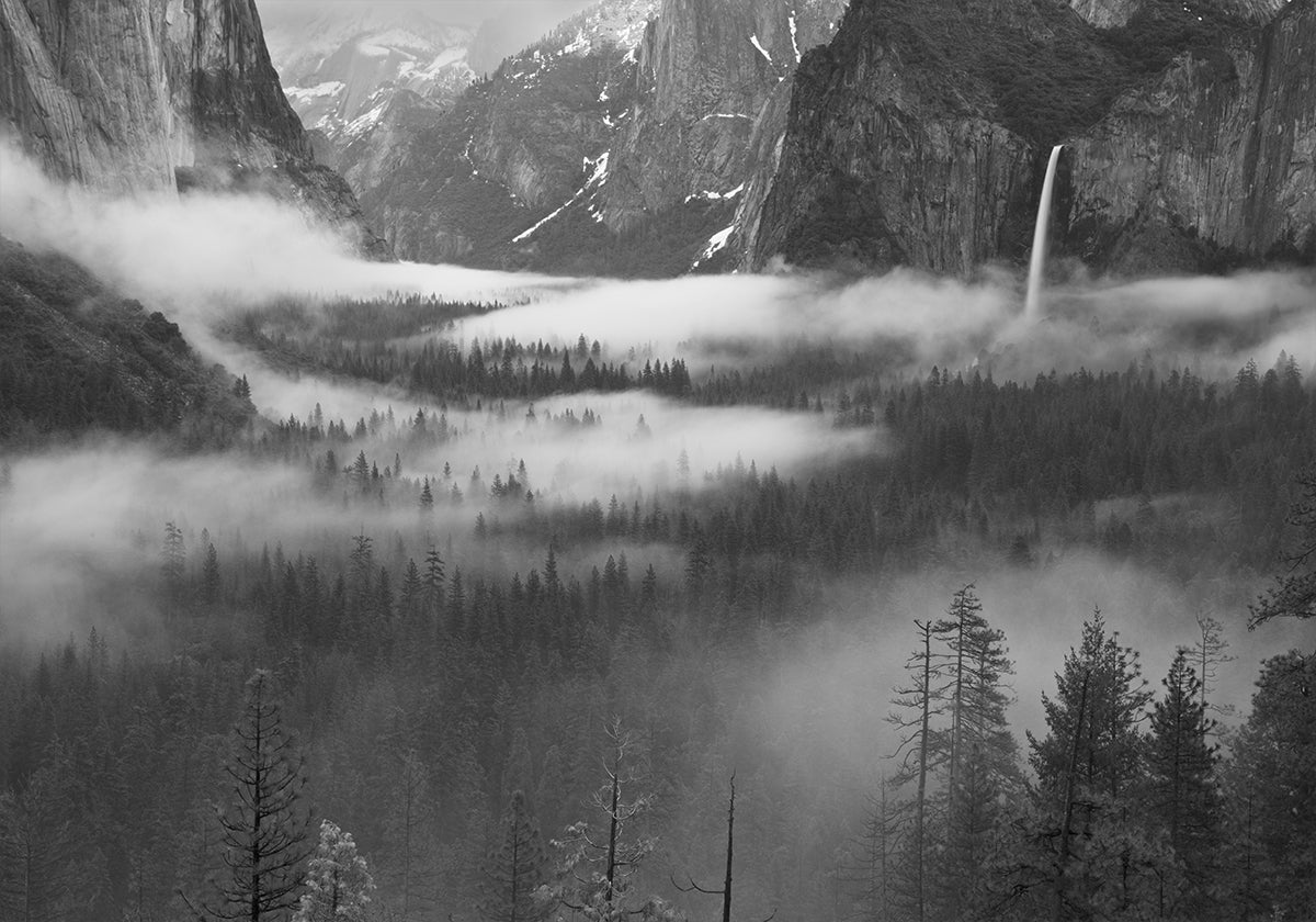 Mist drijvend in Yosemite Valley