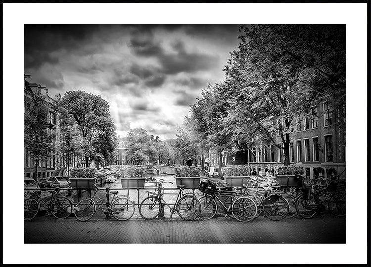 AMSTERDAM Typisch stadsgezicht in monochrome poster