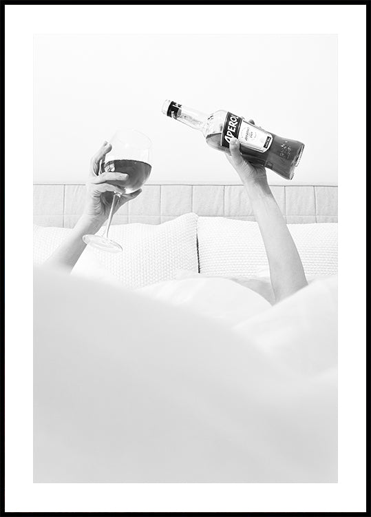 Aperol in bed zwart-wit poster
