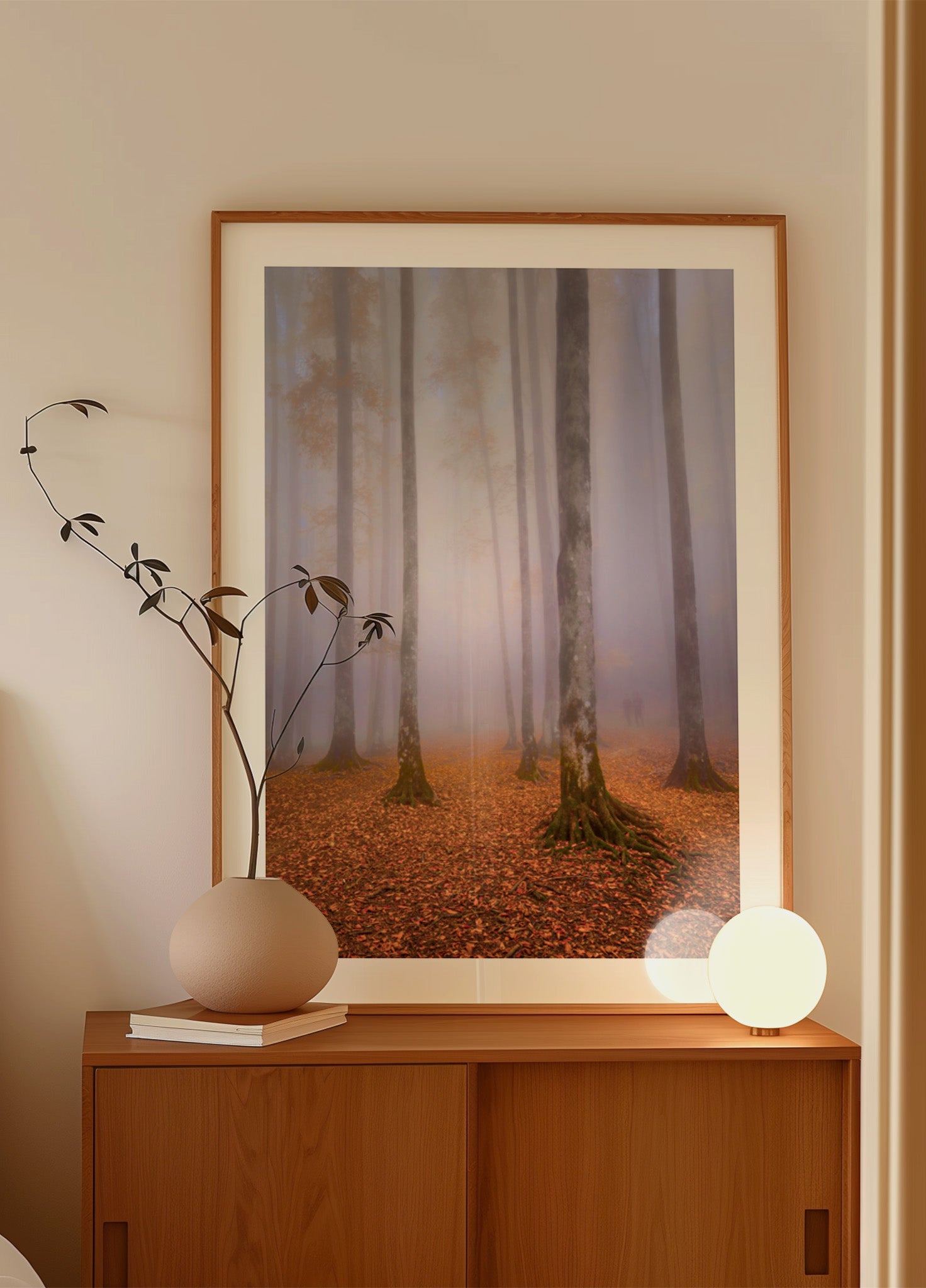 Mistig herfstbos