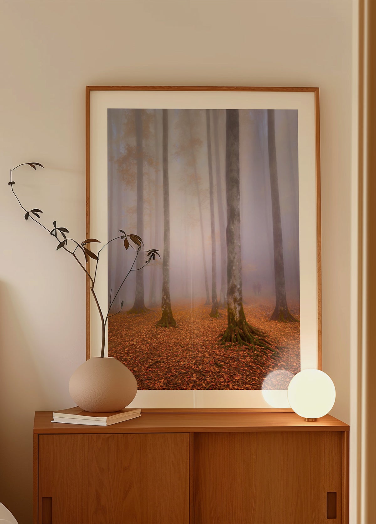 Mistig herfstbos
