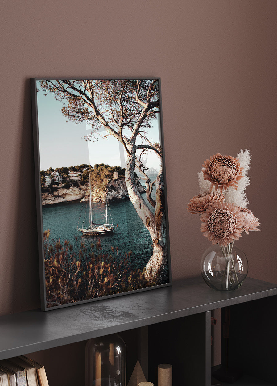 Yacht In Bay Plakat - Posterbox.dk