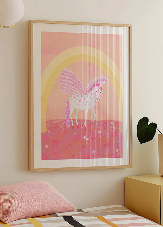 een ingelijste poster van een eenhoorn met een roze en wit kleurenschema, tegen een roze en gele achtergrond met een regenboogboog.