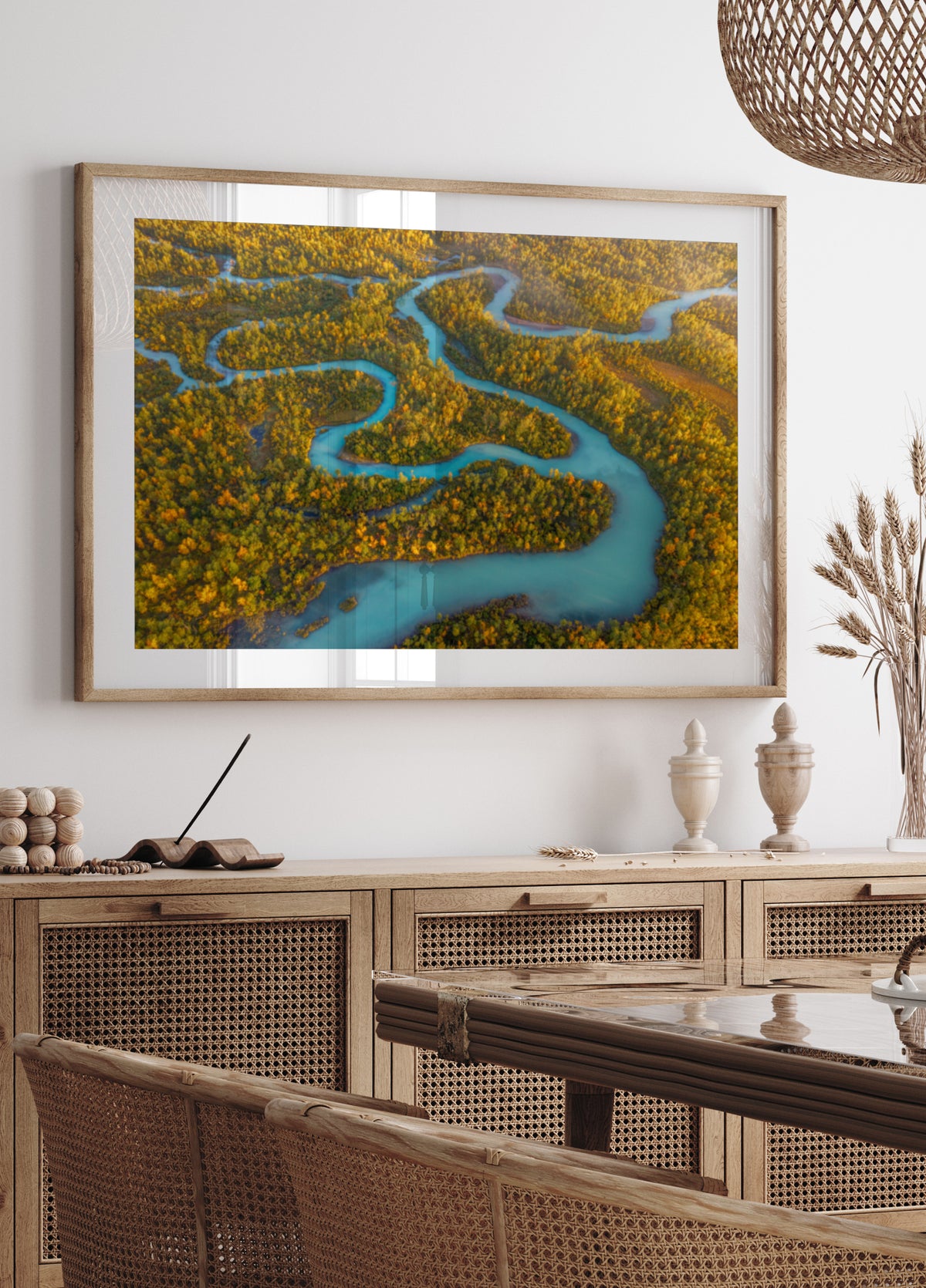 Kronkelende rivier herfstbos