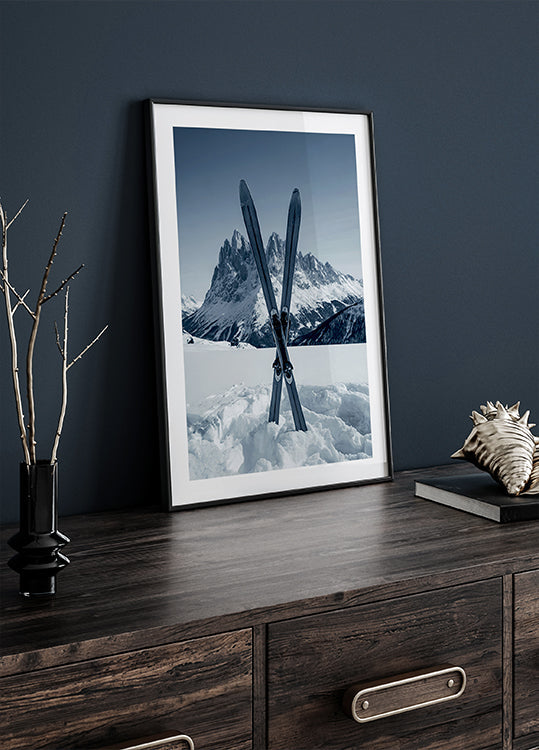 Gekruiste ski's poster