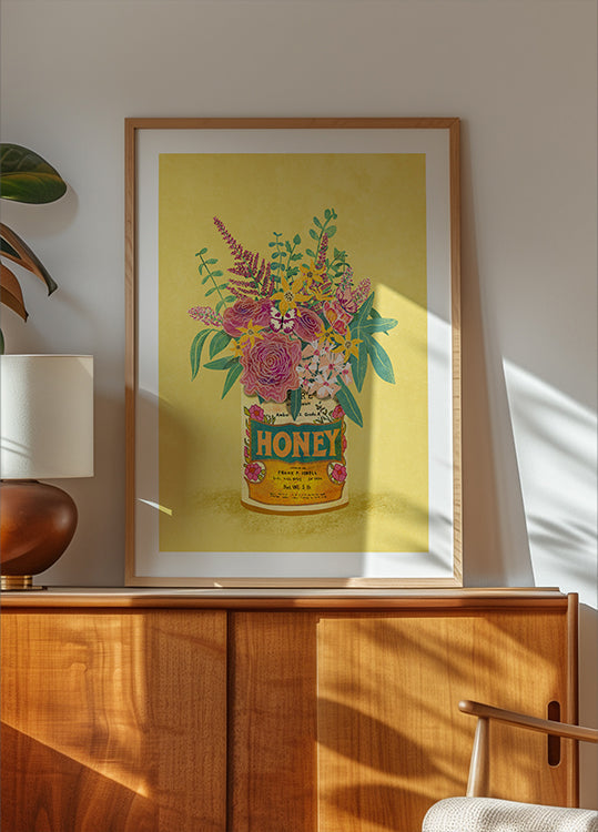 Bloemen in een vintage honingblikje