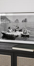 intage Summer, Women Eating Pasta on a Lake Plakat - Posterbox.dk