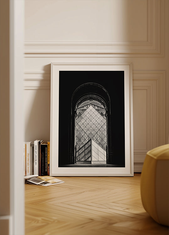 Musée du Louvre Pyramid Black & White Plakat - Posterbox