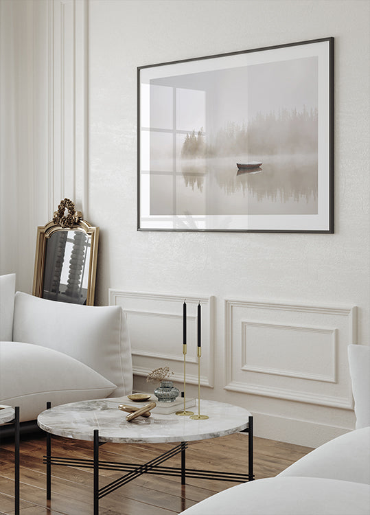 Solitary Boat on a Foggy Lake Plakat - Posterbox.dk