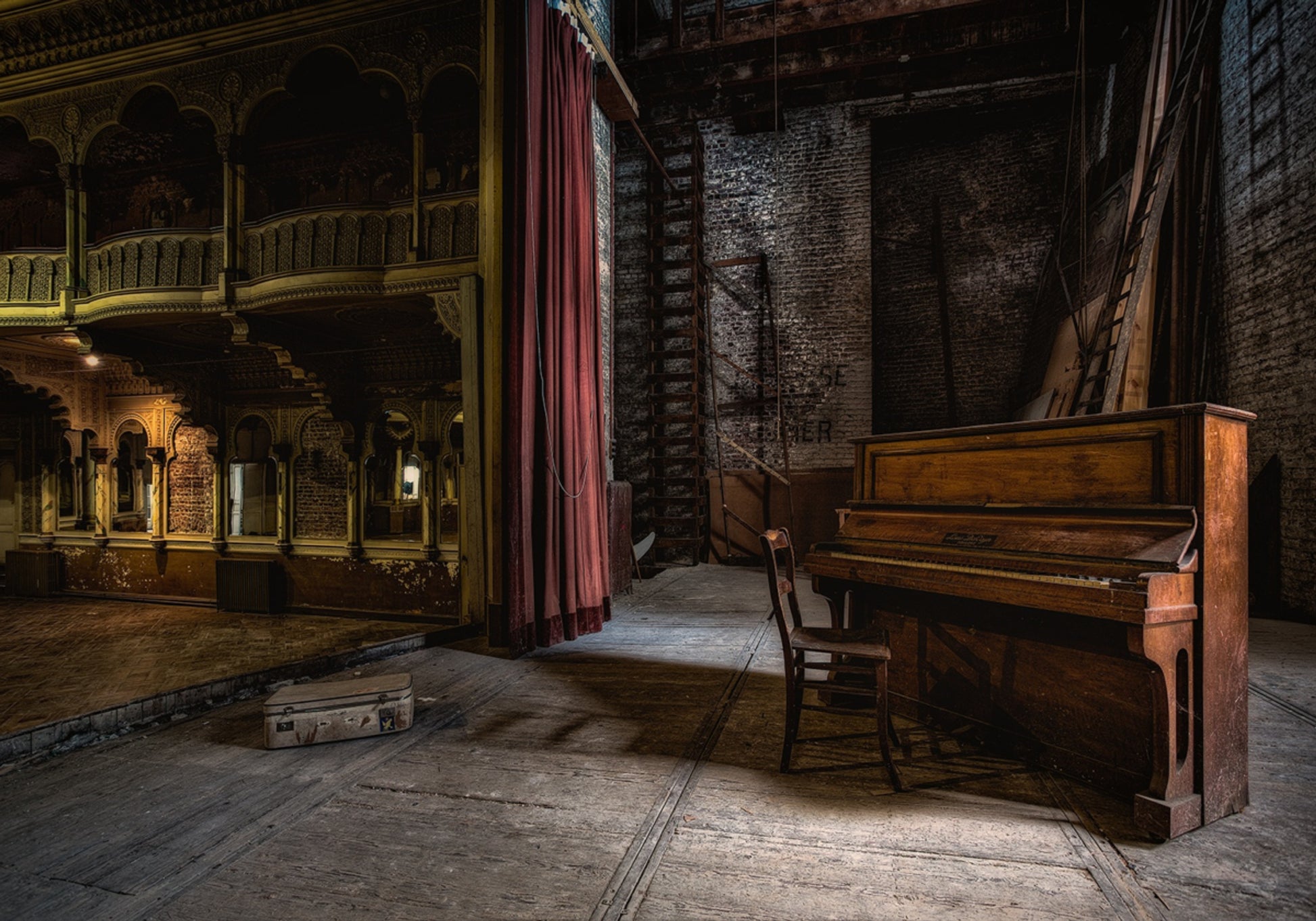 Verlaten theaterpiano