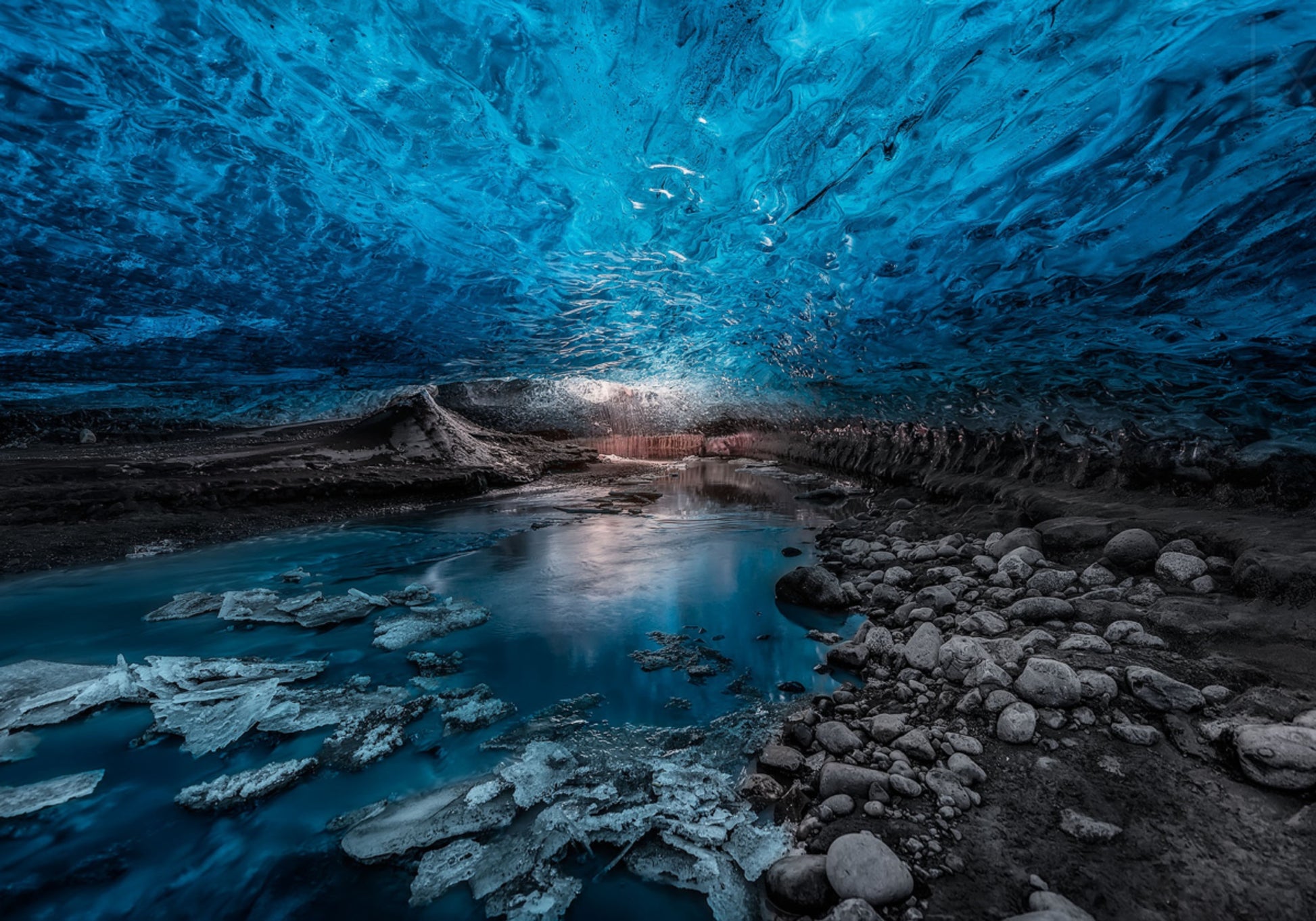 Blauwe ijsgrotstroom