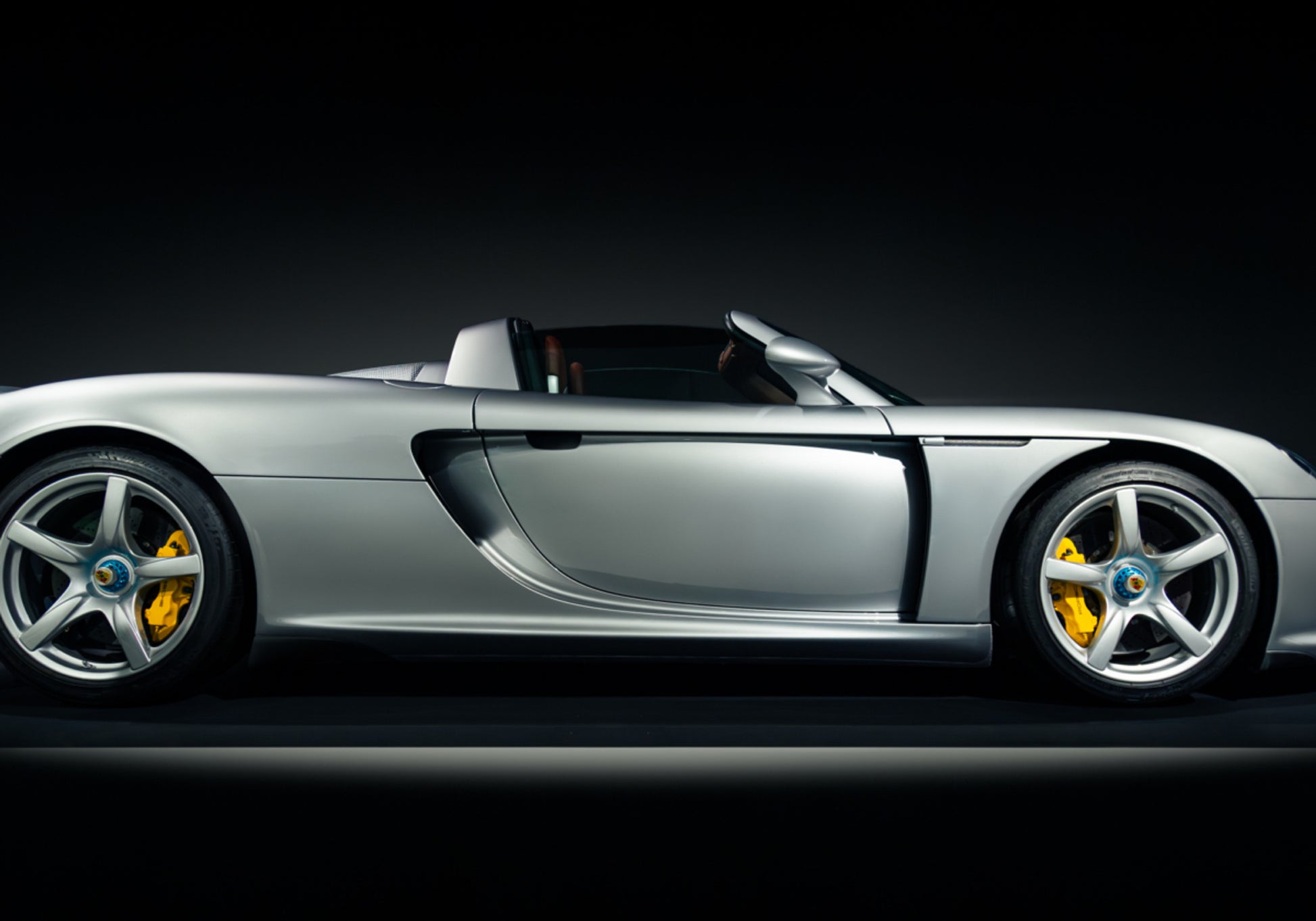 Elegante zilveren supercar