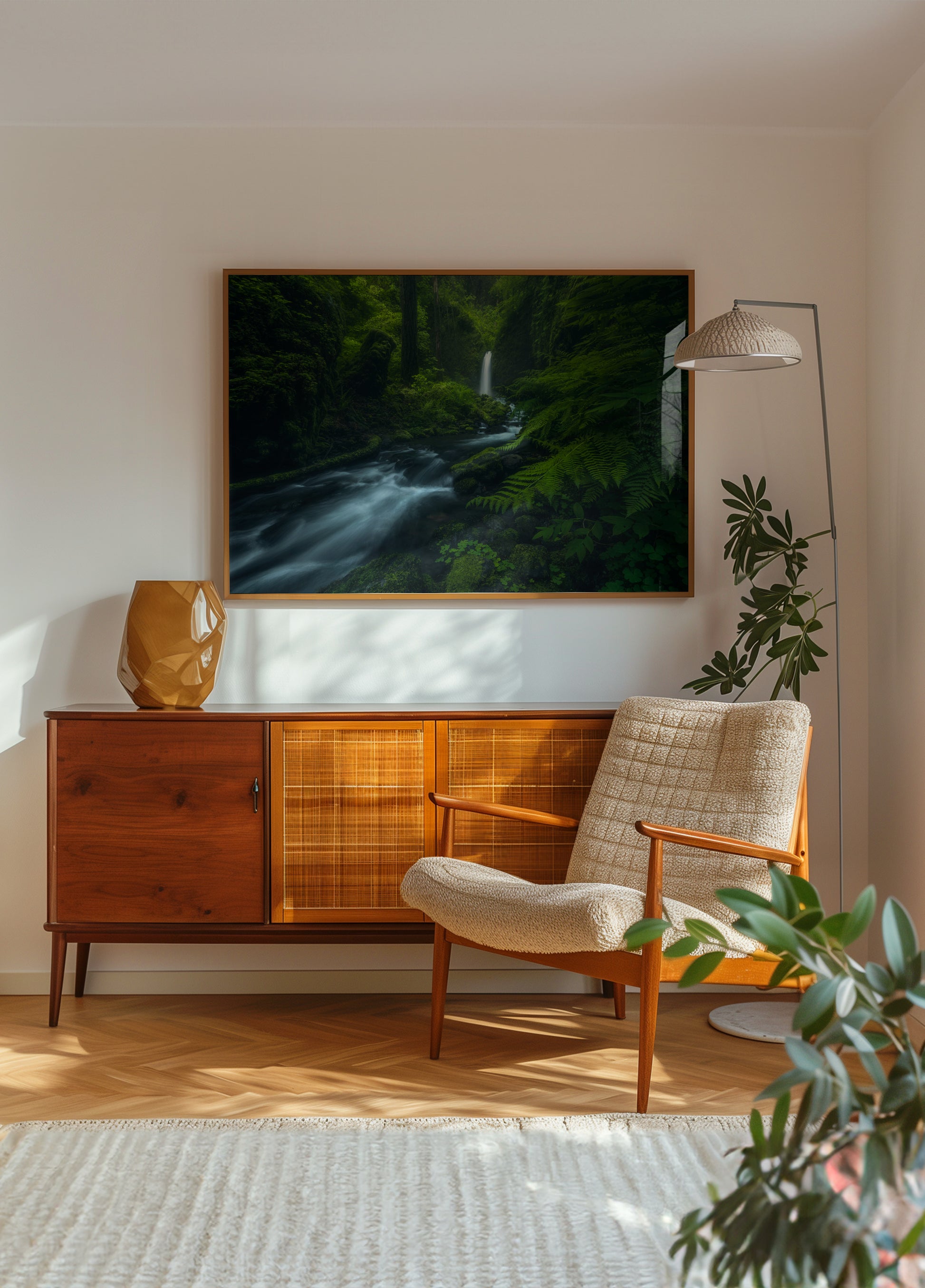 Stromende boswatervallen