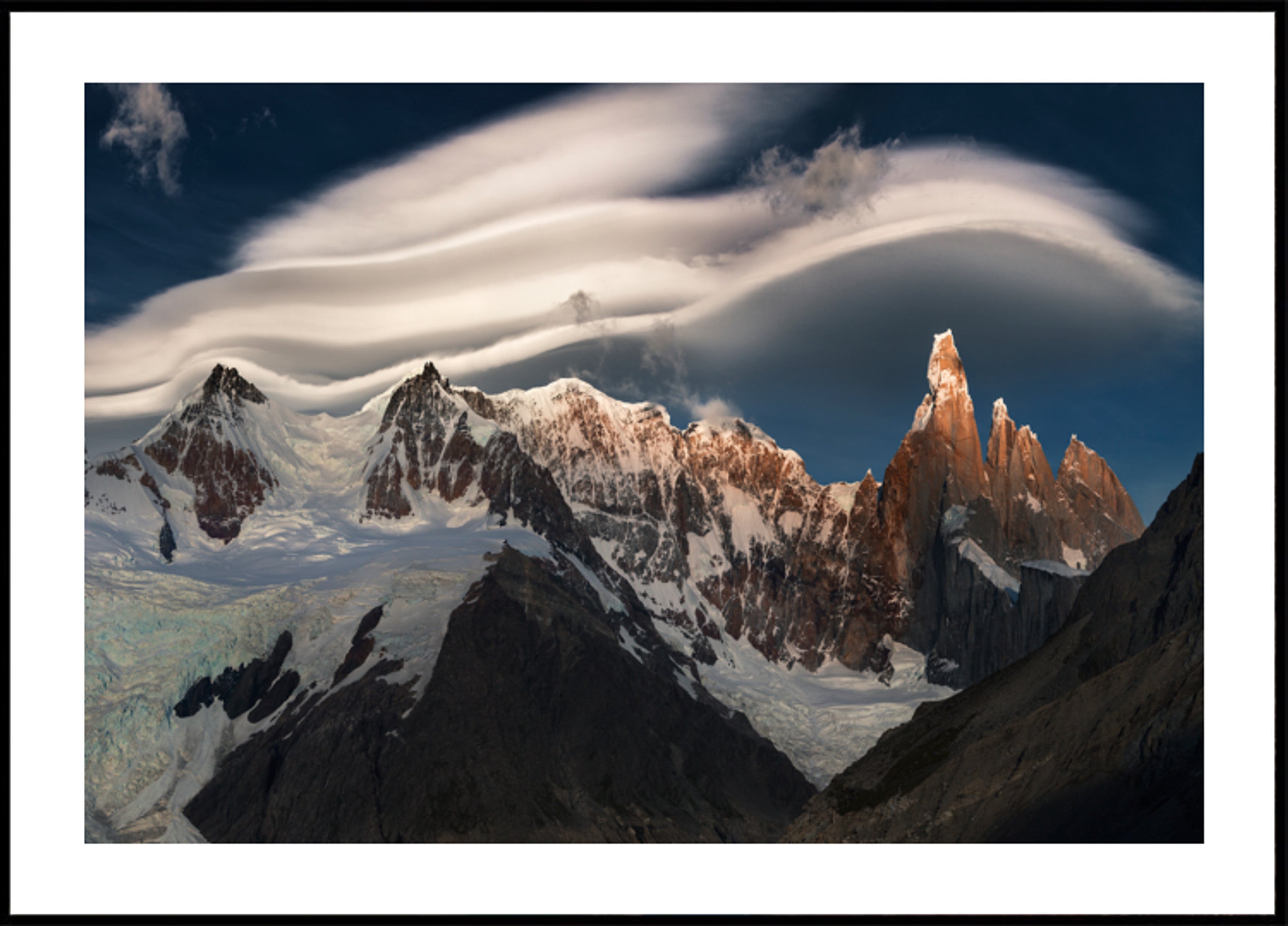 Gouden pieken lenticulaire wolk