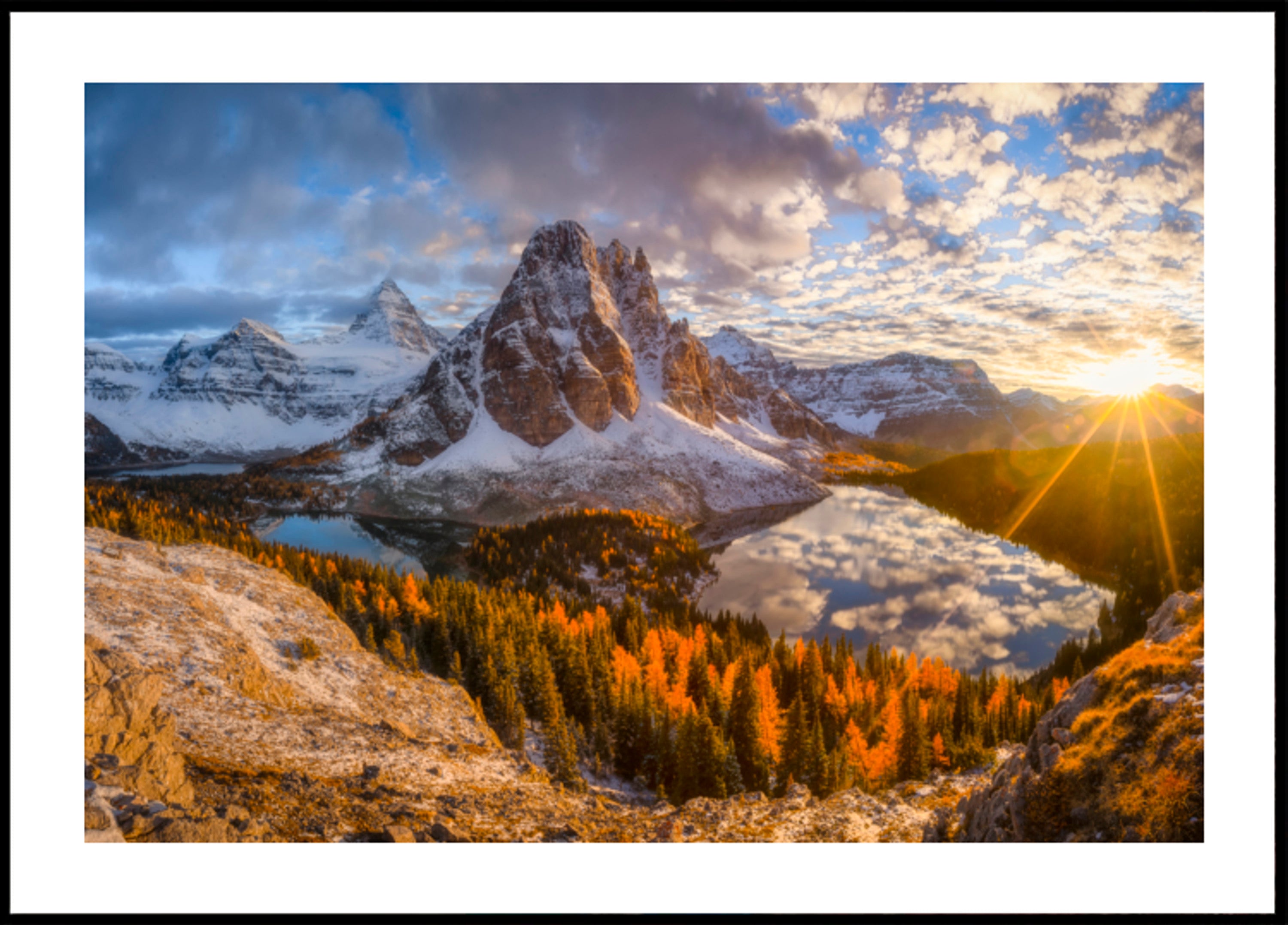 Gouden bergmeer zonsopgang